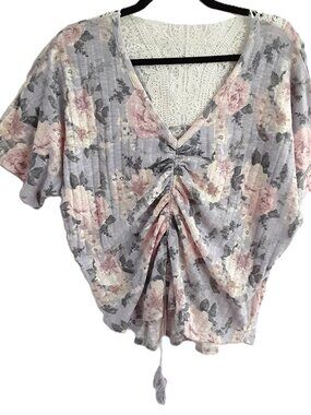 Keren Hart Crop Top Size XL Ruched Front V-Neck Lace Back Short Sleeve Floral